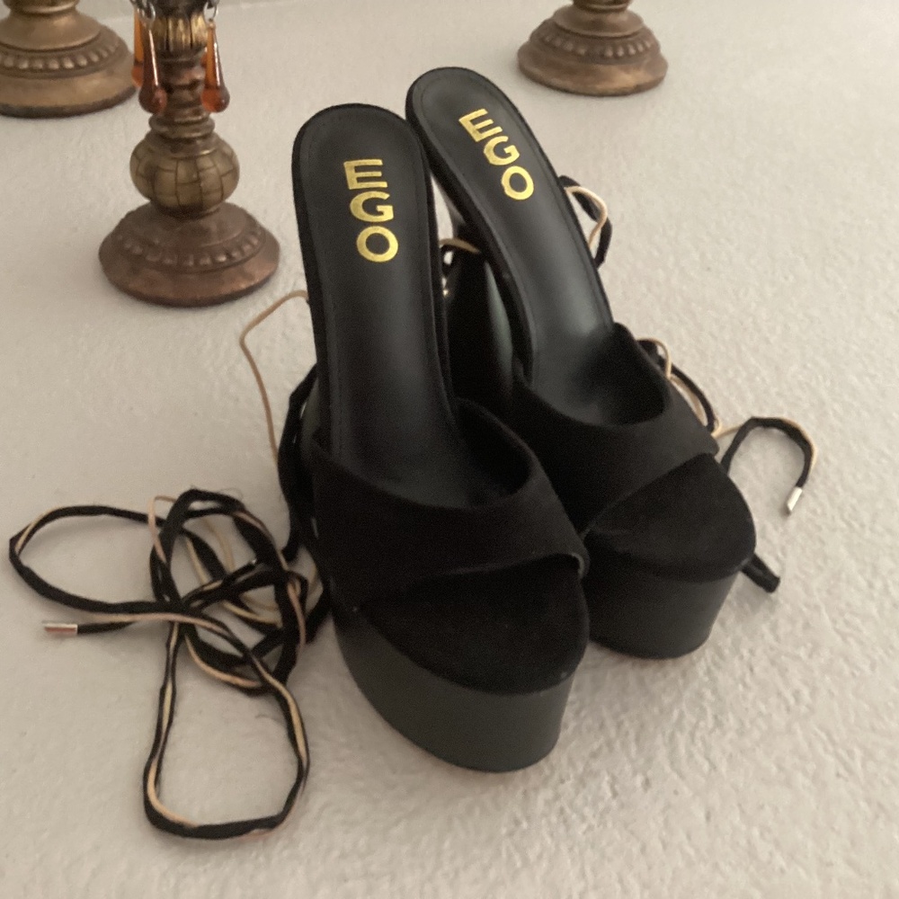 EGO Bite Me Platform High Heels, Size 5, Color Black - Picture 3 of 3